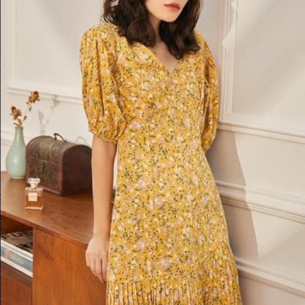 Simple Retro Yellow Flower Dress with Waist Tie NWT